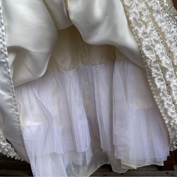 “Cinderella” girls, gold, sequined event dress size 4T. Smoke free - Picture 7 of 7